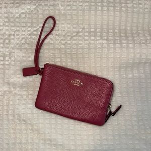 Coach small wristlet in strawberry 🍓 never used in perfect condition